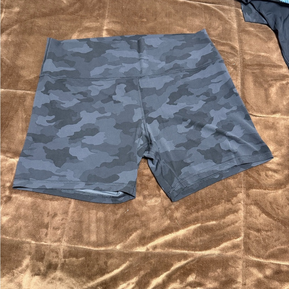 Woman’s size 18 lululemon Athletica Dark Gray Camo High-Rise Bike Shorts